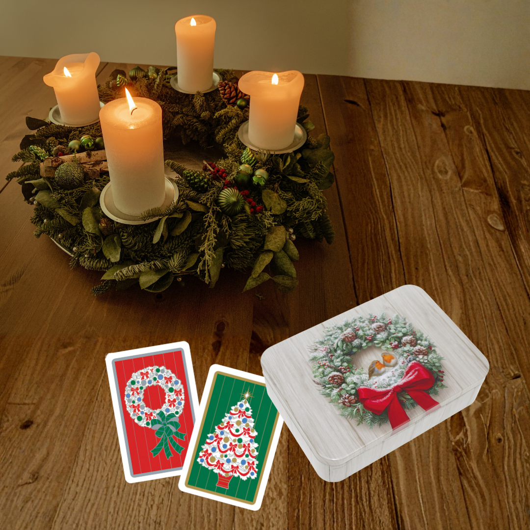 Spielkarten in weihnachtlicher Blechdose