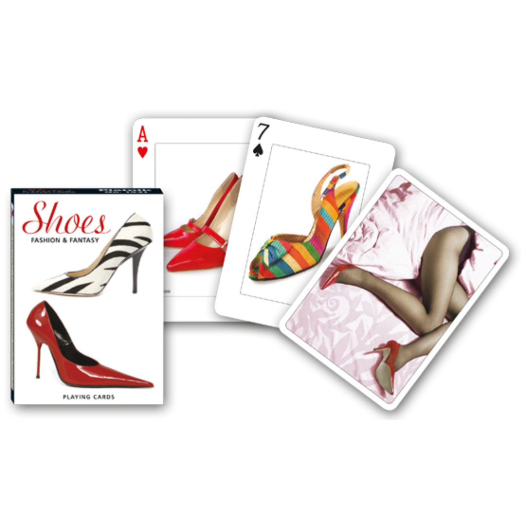 Themenkarten aus der Serie Collectors Cards von Piatnik zum Thema Shuhe: Abgebildet sind die Schachtelvorderseite, zwei individuell gestaltete Karten mit passenden Motiven zum Thema sowie die Kartenrückseite.