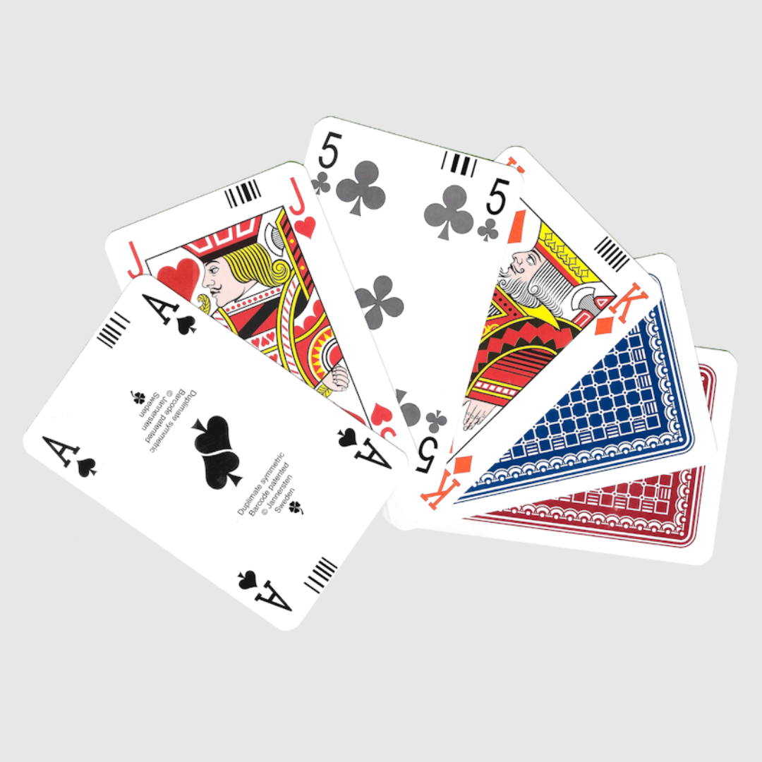 Spielkartenfaecher der Karten mit Barcode, 100% symmetrisch, Rueckseiten rot und blau gemustert.