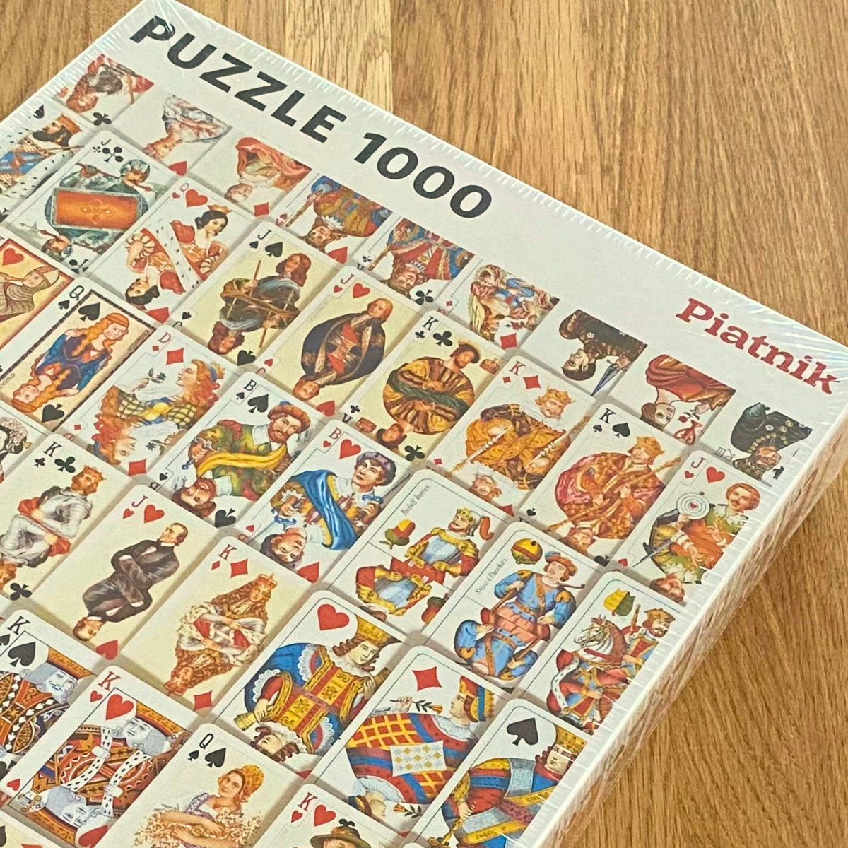 Puzzle "Bridgekarten" von Piatnik, 1000 Teile auf Holztisch