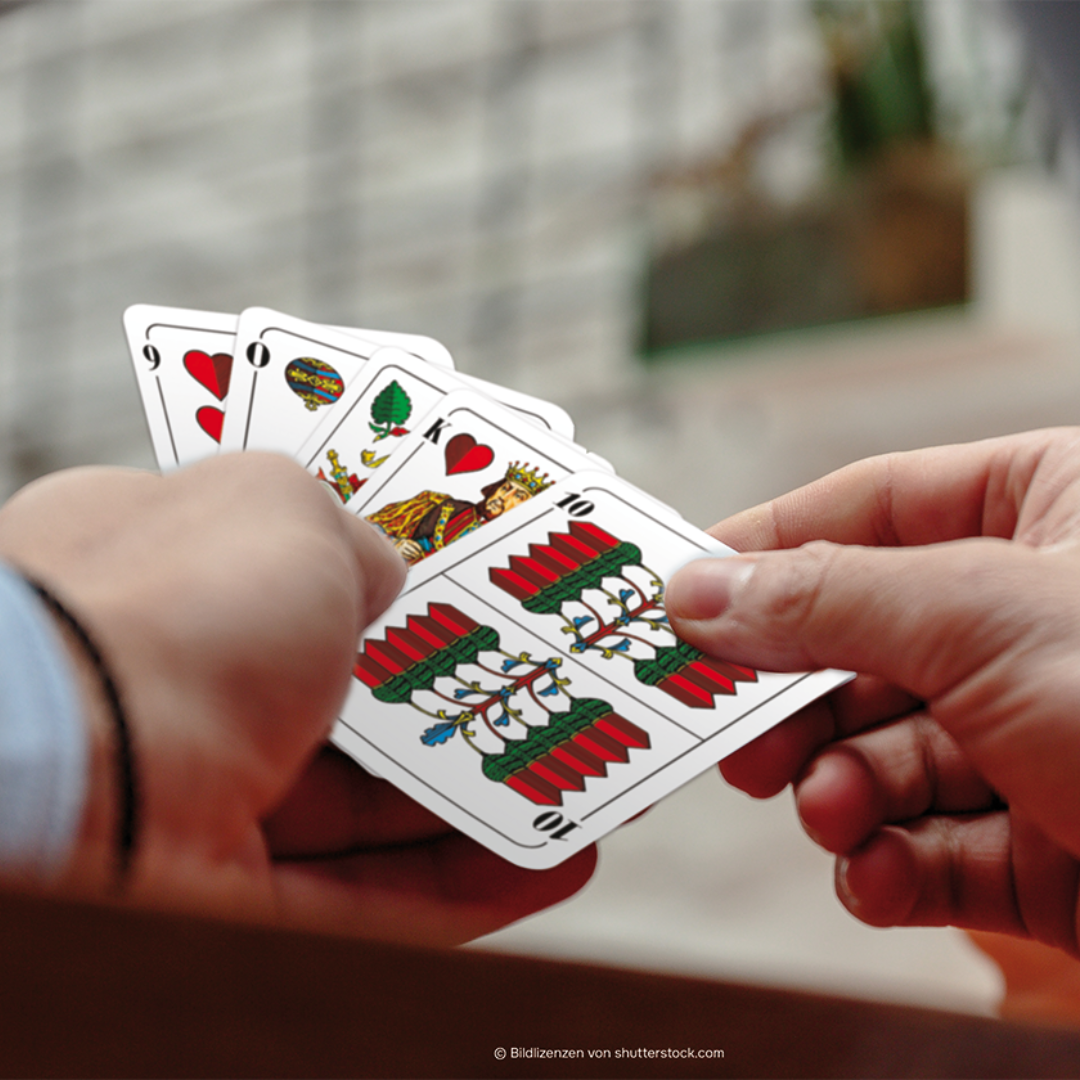 Spielkarten Doppelkopf, deutsches Bild - Blatt in der Hand