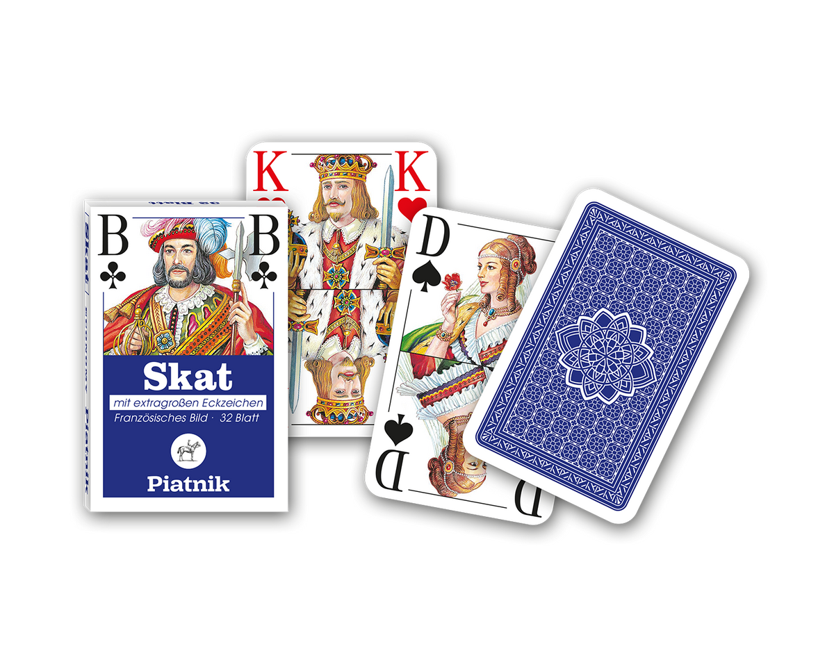 Faltschachtel der Senioren-Skat-Spielkarten mit französischem Bild mit extragroßen Eckzeichen sowie ein Kartenfächer mit der Vorderseite des des Herz-Königs, der Pik-Dame und der klassischen blau-weiß-gemusterten Rückseite.