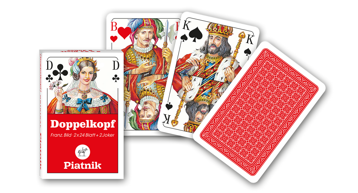 Faltschachtel der Doppelkopf-Spielkarten mit französischem Bild sowie ein Kartenfächer mit der Vorderseite des Herz-Buben, des Pik-Königs und der klassischen rot-weiß-gemusterten Rückseite.
