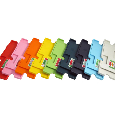 Bridge Boards (Hardboards) Super Plus - alle Farben in einer Reihe auf hellem Untergrund.
