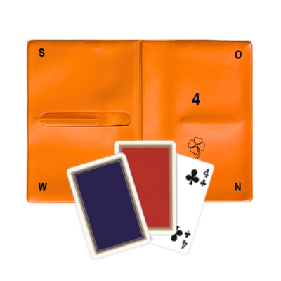 Weiche Bridge Boards, auch Wallets genannt in Orange  mit Spielkarten mit roten bzw. blauen Rückseiten auf weißem Hintergrund. 
