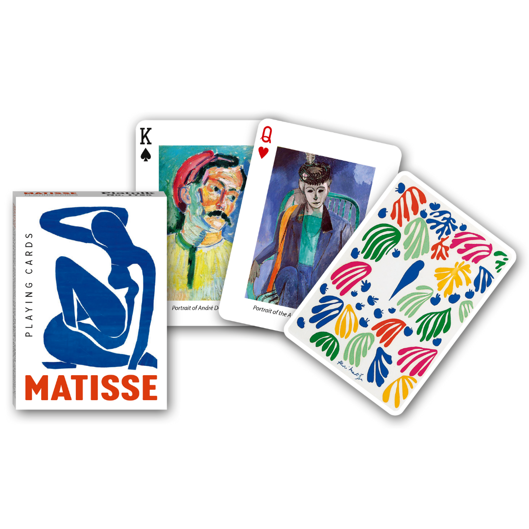 Themenkarten aus der Serie Collectors Cards von Piatnik zum Thema Magritte: Abgebildet sind die Schachtelvorderseite, zwei individuell gestaltete Karten mit Motiven von Magritte sowie die Kartenrückseite.
