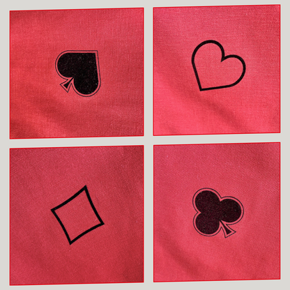Tischdecke mit Spielkartenemblemen - Einzelstück