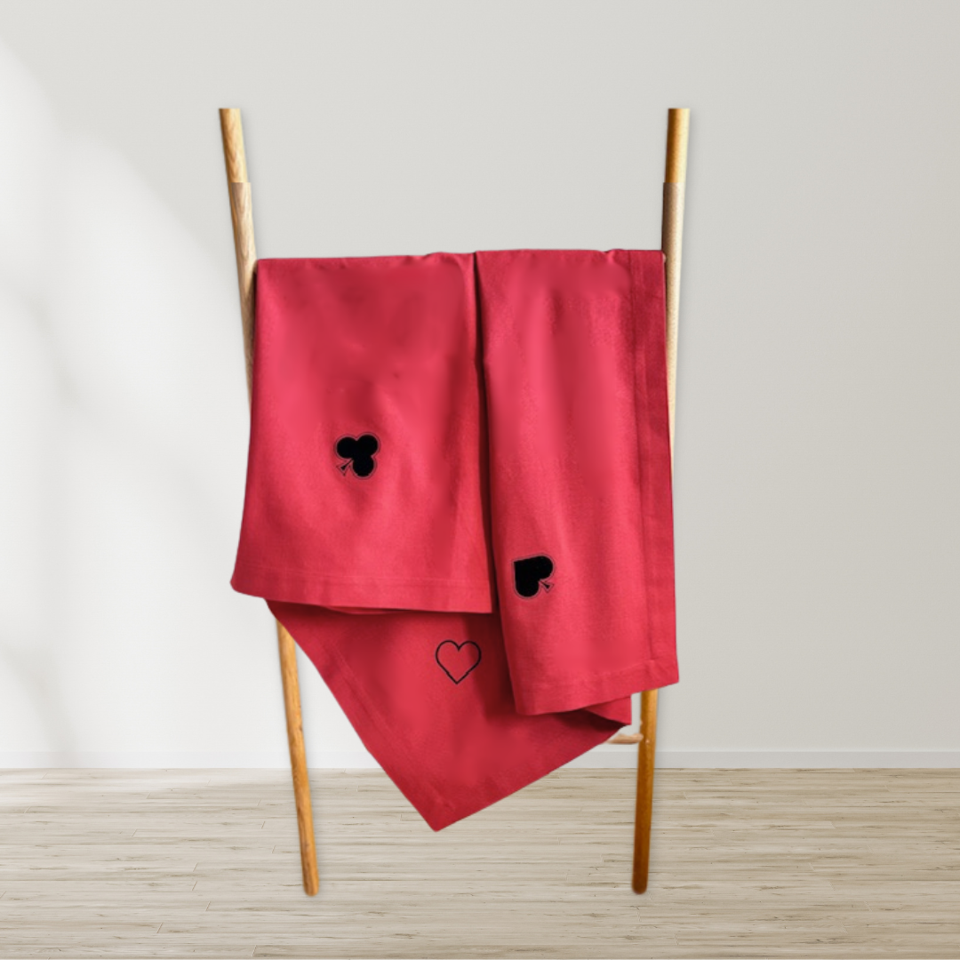 Tischdecke mit Spielkartenemblemen - Einzelstück