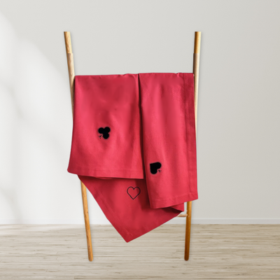 Tischdecke mit Spielkartenemblemen - Einzelstück