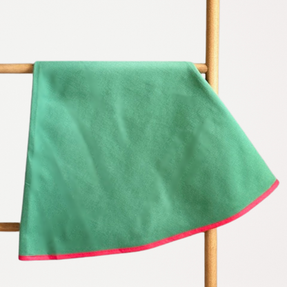 Tischdecke rund, mit roter Einfassung