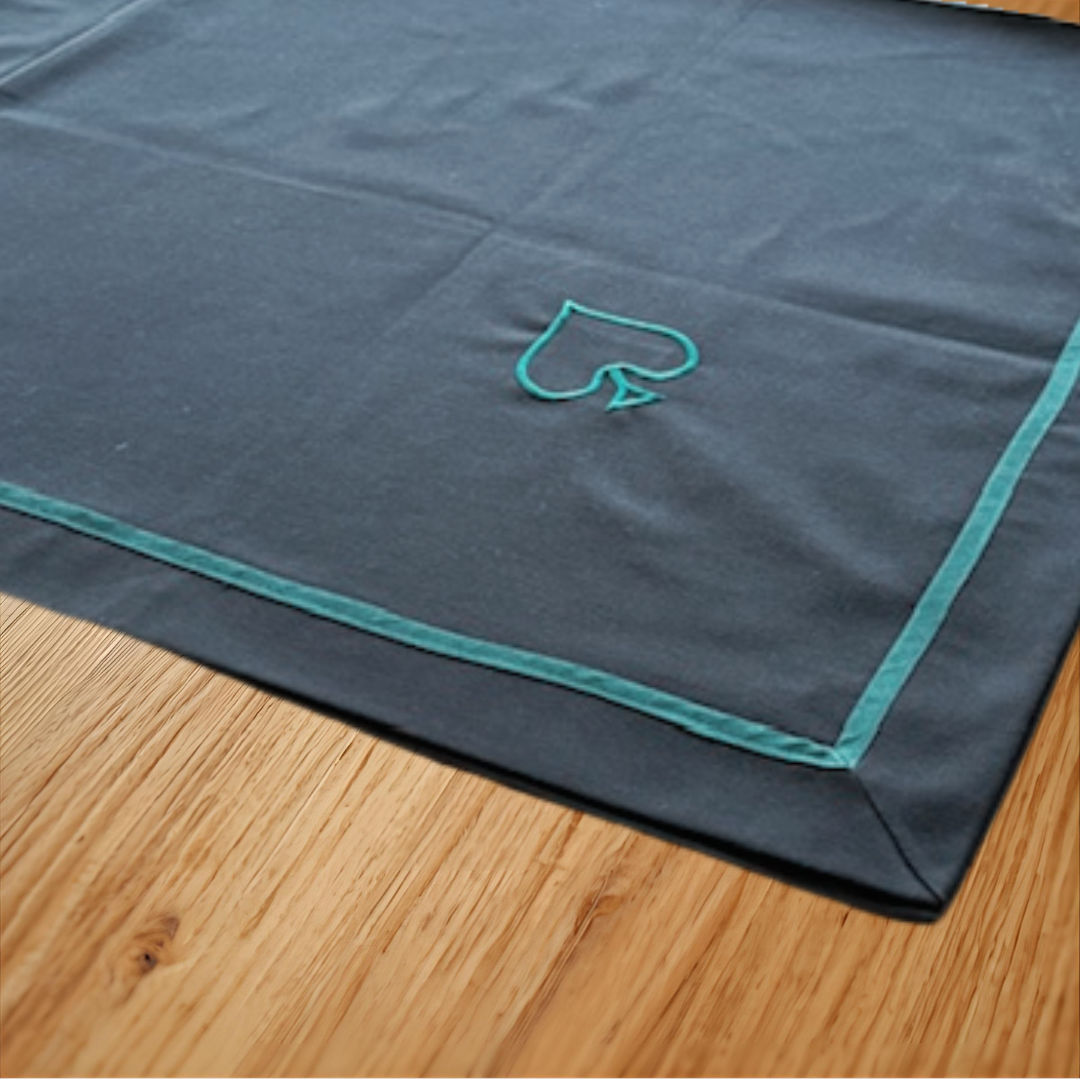 Tischdecke mit Keder und Spielkartenemblemen - Einzelstück