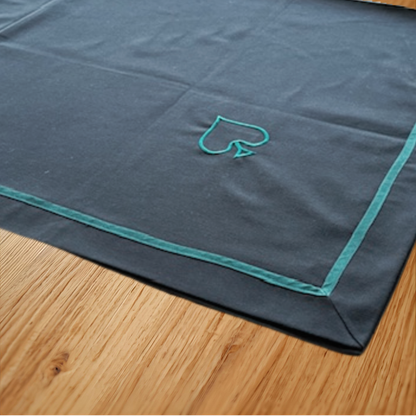 Tischdecke mit Keder und Spielkartenemblemen - Einzelstück